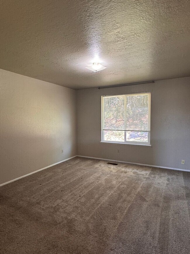 Building Photo - 5303 N Sky Vista Ave