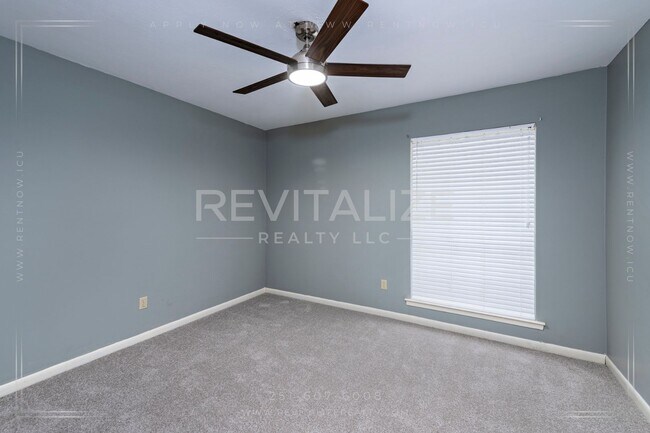 Building Photo - 3/2 Brick Home with Sunroom, Deck, and Car...