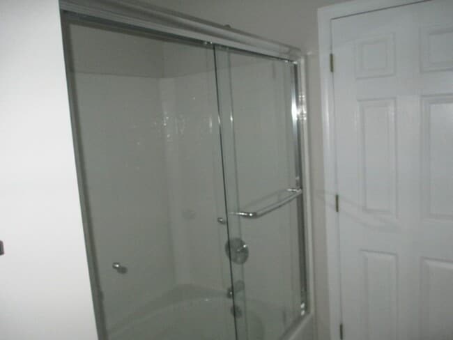 Building Photo - Gorgeous 2br/2.5ba TH, excellent Raleigh location, January 10th!!