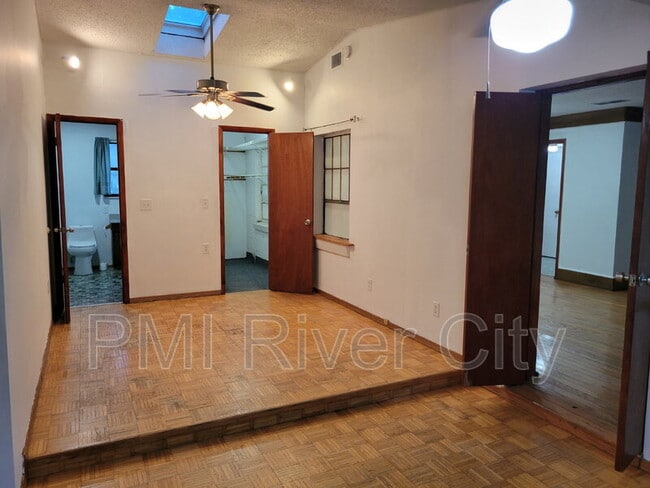 Building Photo - 2916 Rainbow Rd