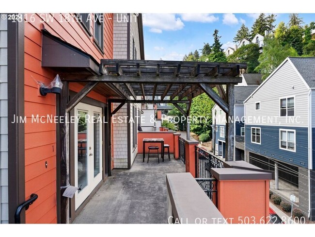 Building Photo - 2BR GOOSE HOLLOW GEM WITH GARAGE!