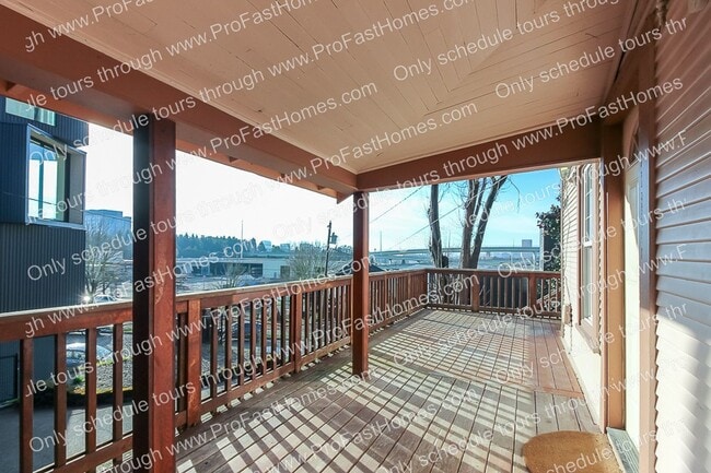 Building Photo - 3232 N Michigan Ave