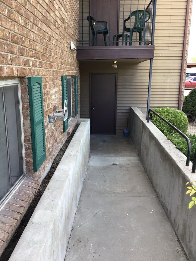 Building Photo - 4110 S Oak Meadows Dr