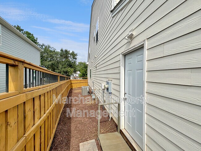 Building Photo - 28 Arnold Mill Rd