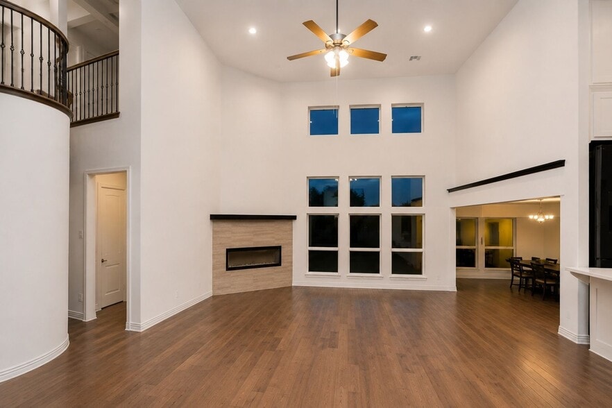 Building Photo - 1066 Lindsay Ln