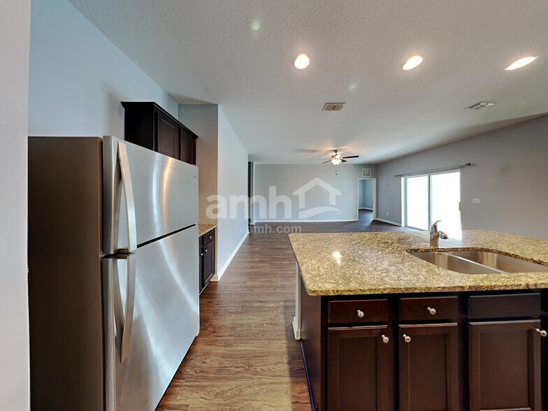 Building Photo - 4890 St James Ln