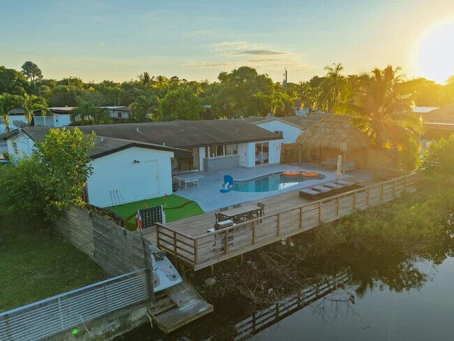 Building Photo - 2365 NE 195th St