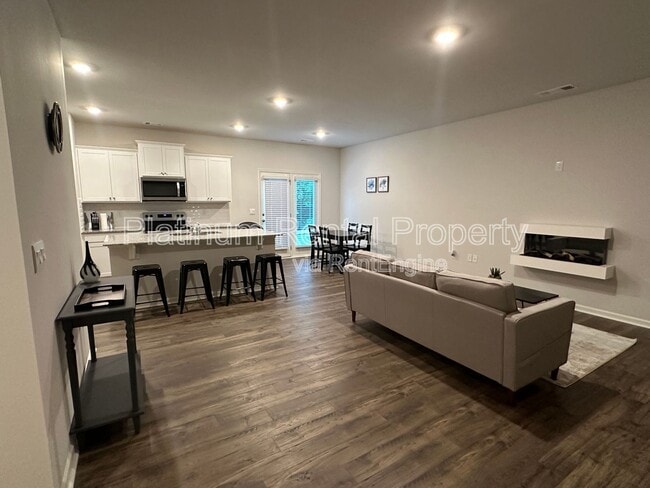 Building Photo - 488 Stoneybrook Dr