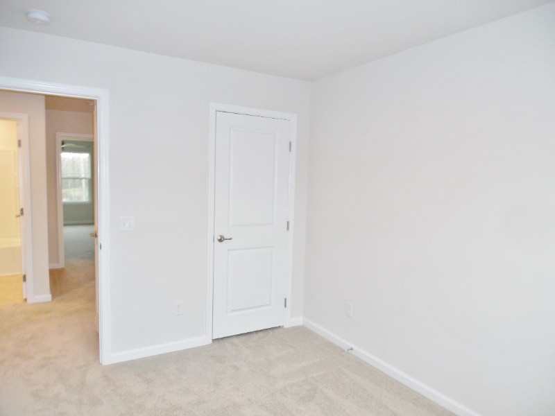 Building Photo - 111 Roundtree Dr