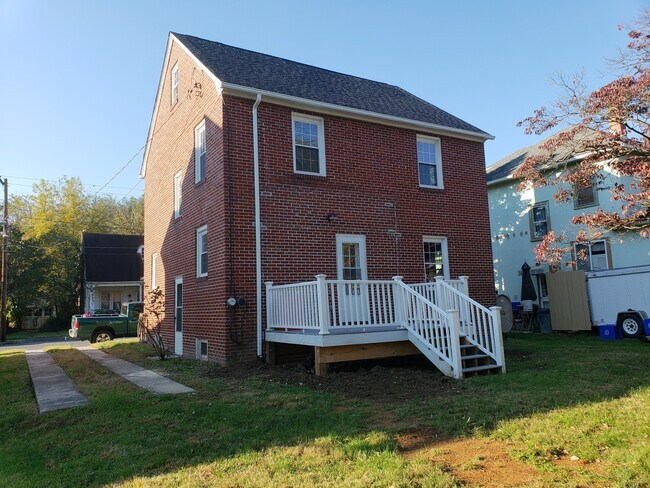 Building Photo - 122 Morningside Dr