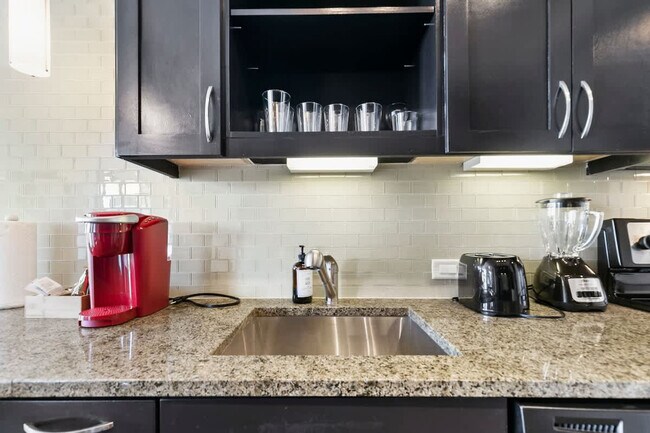 Building Photo - 101 Bowen St