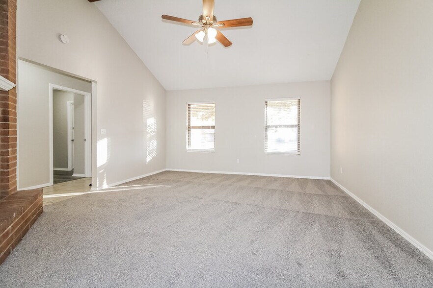 Building Photo - 10321 Koch Dr