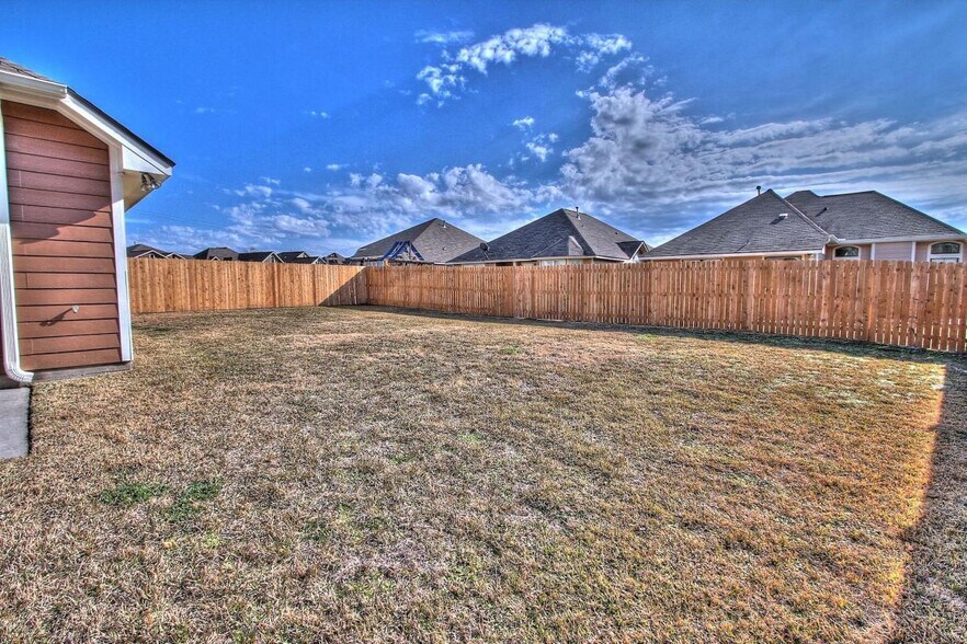 Fenced back yard - 112 Brookside Dr