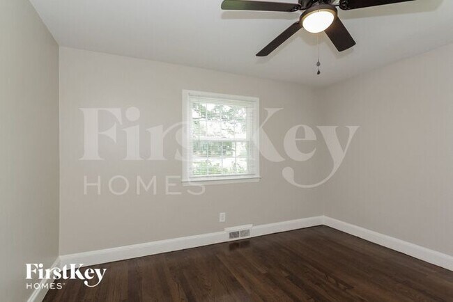 Building Photo - 5412 Hilltop Cir