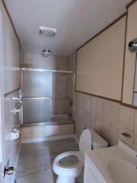 Building Photo - 80 Huntington Rd