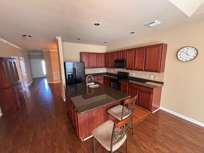 Building Photo - Beautiful 2-Bed, 2.5-Bath Townhouse in Har...