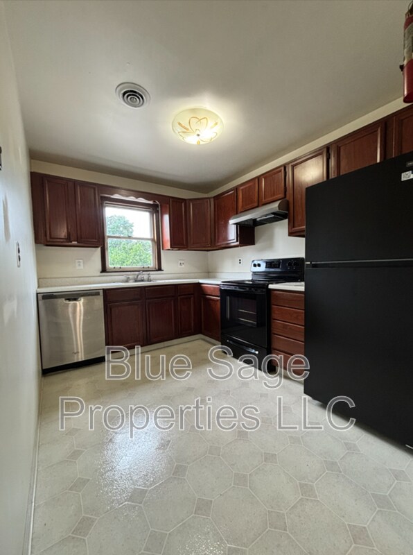 Building Photo - 2419 3rd Ave