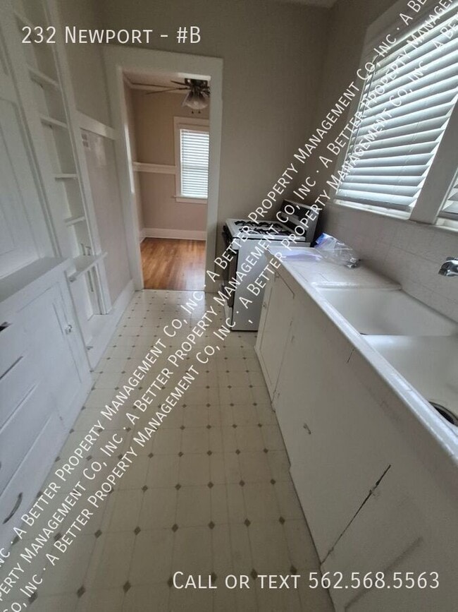 Building Photo - 232 Newport-#B