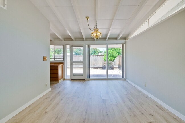 Building Photo - 3049 Harding Ave
