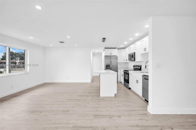 Building Photo - 2572 NW 20th St