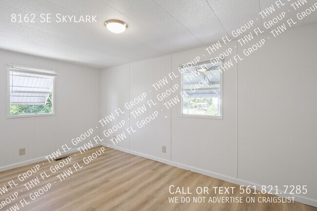 Building Photo - 8162 SE Skylark Ave