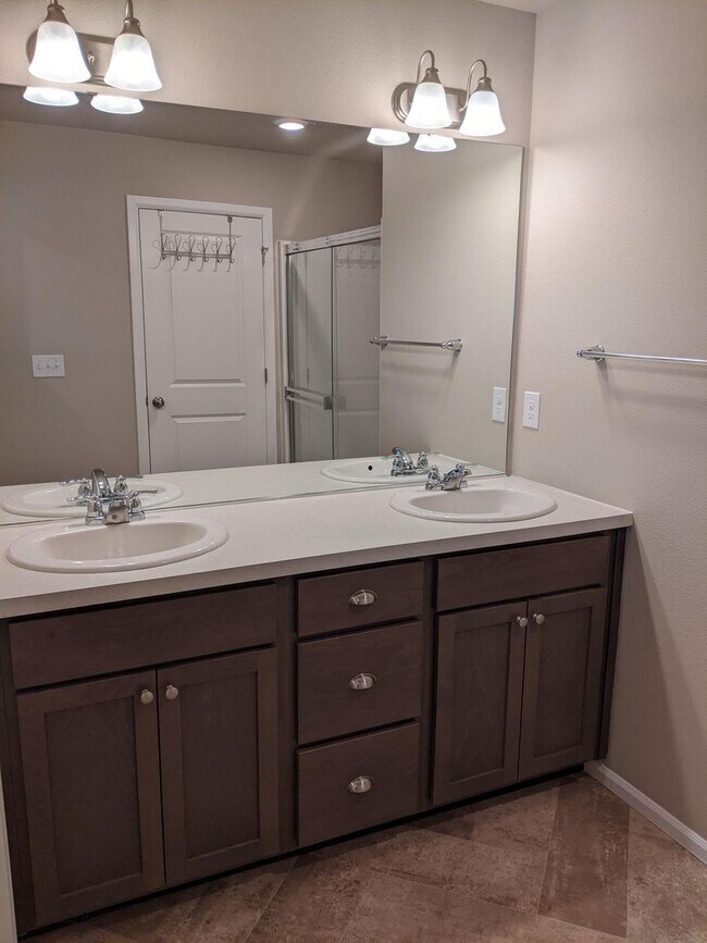 Building Photo - 4/2.5 Townhouse for rent in DuPont!