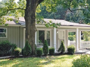 Building Photo - 1390 Park Ave NW