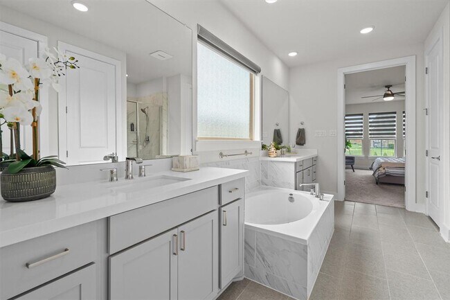 Building Photo - 5363 Orsini Blfs