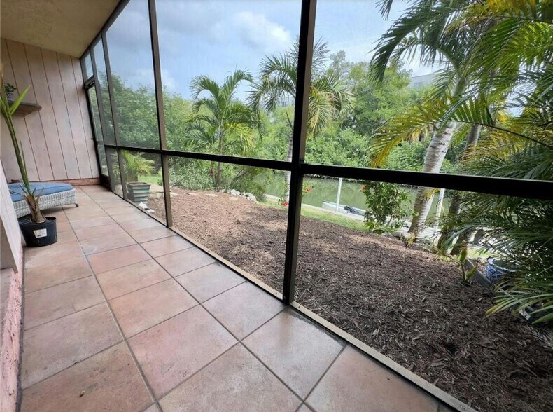 Building Photo - 1650 Pine Tree Ln