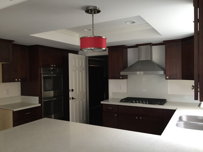 Kitchen - 1815 Morgan Ln