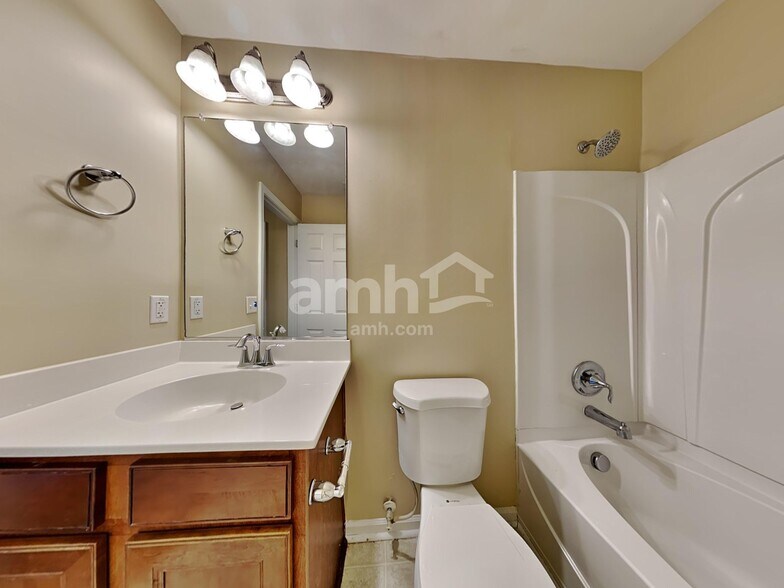 Building Photo - 225 Two Forts Rd