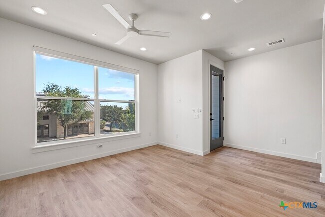 Building Photo - 1208 N Academy Ave