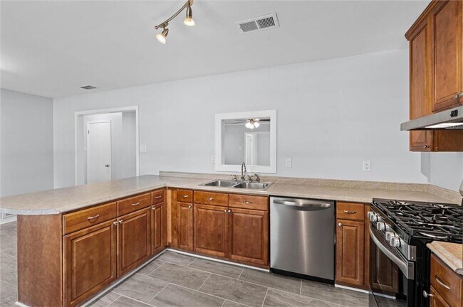 Building Photo - 1040 Smokerise Dr