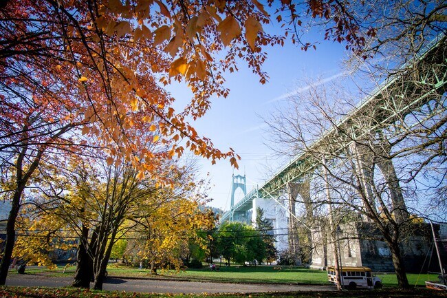 Building Photo - RENT SPECIAL! Top Floor 1Bdr w/Modern Appl...