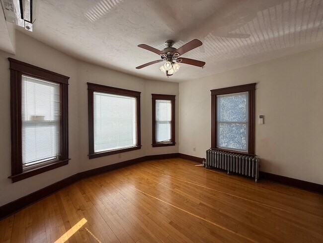 Building Photo - 32 Woodbine St