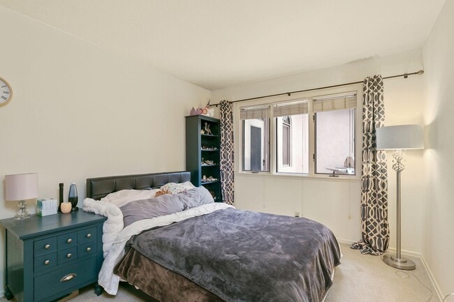 Building Photo - 6115 Manzanillo Dr