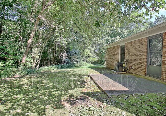 Building Photo - 150 Hill Chase Ct