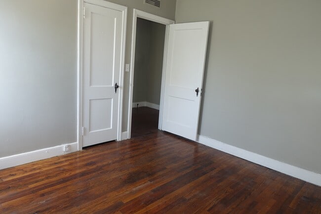 Building Photo - 831 4th Ct W