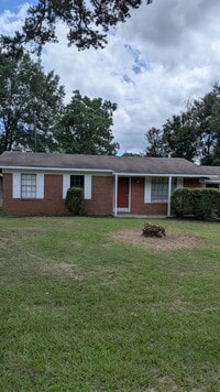 Building Photo - 711 Hillview St