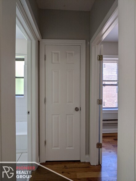 Building Photo - 3721 N Pine Grove Ave