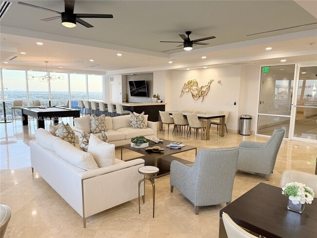 Building Photo - 511 SE 5 Ave