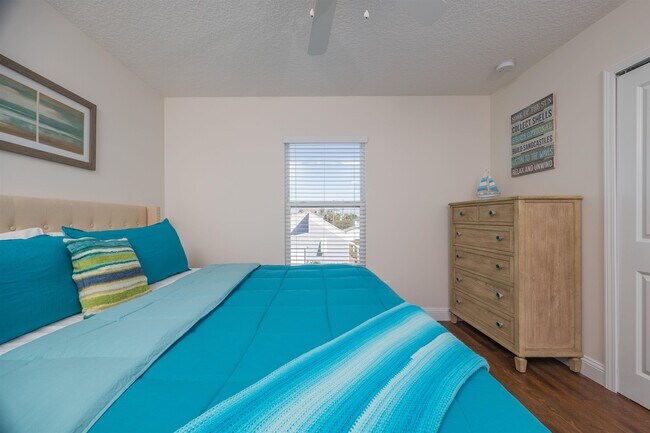 Building Photo - 6832 Middleton Ave