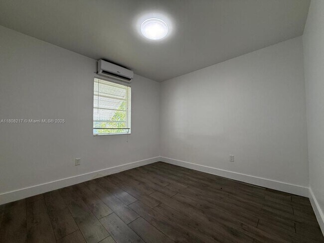 Building Photo - 2 bedroom in North Miami FL 33161