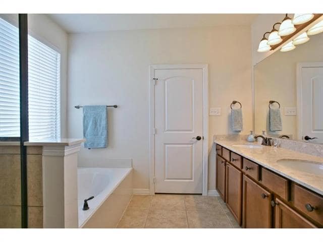 Building Photo - 401 Bluefinch Dr
