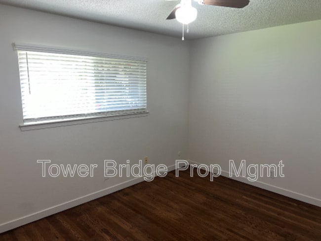 Building Photo - 8935 Leedy Ln