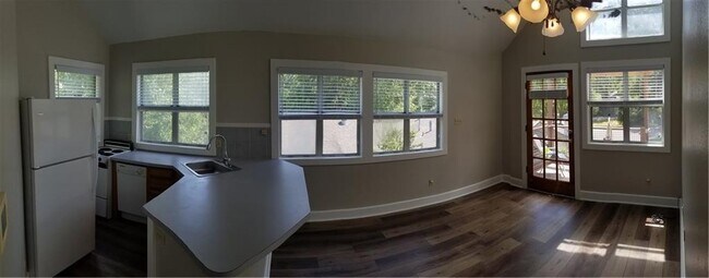 Building Photo - 2102 Townes Ln