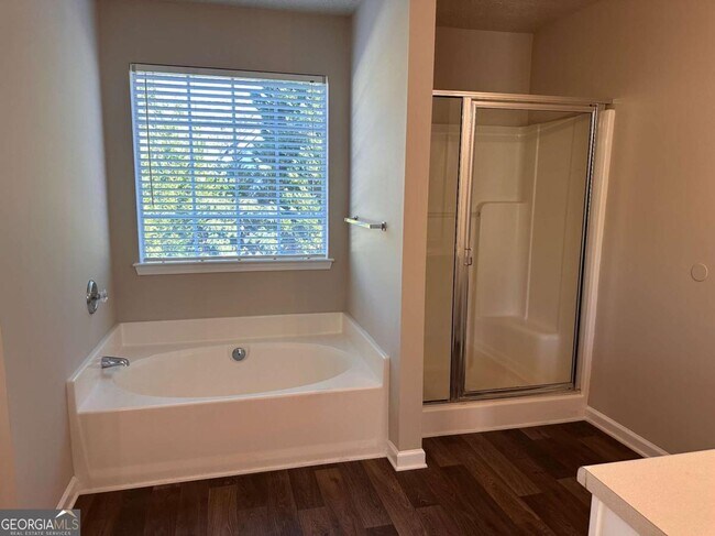 Building Photo - 305 Hulan Way