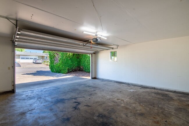 Building Photo - Fern Court Duplex