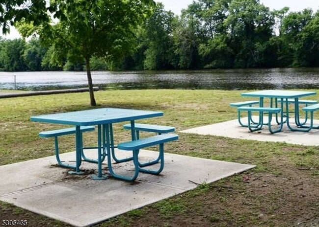 Building Photo - 128 Lee St