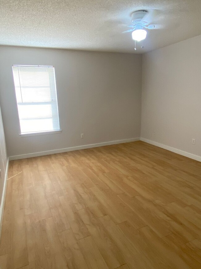 Interior Photo - Kensington Court